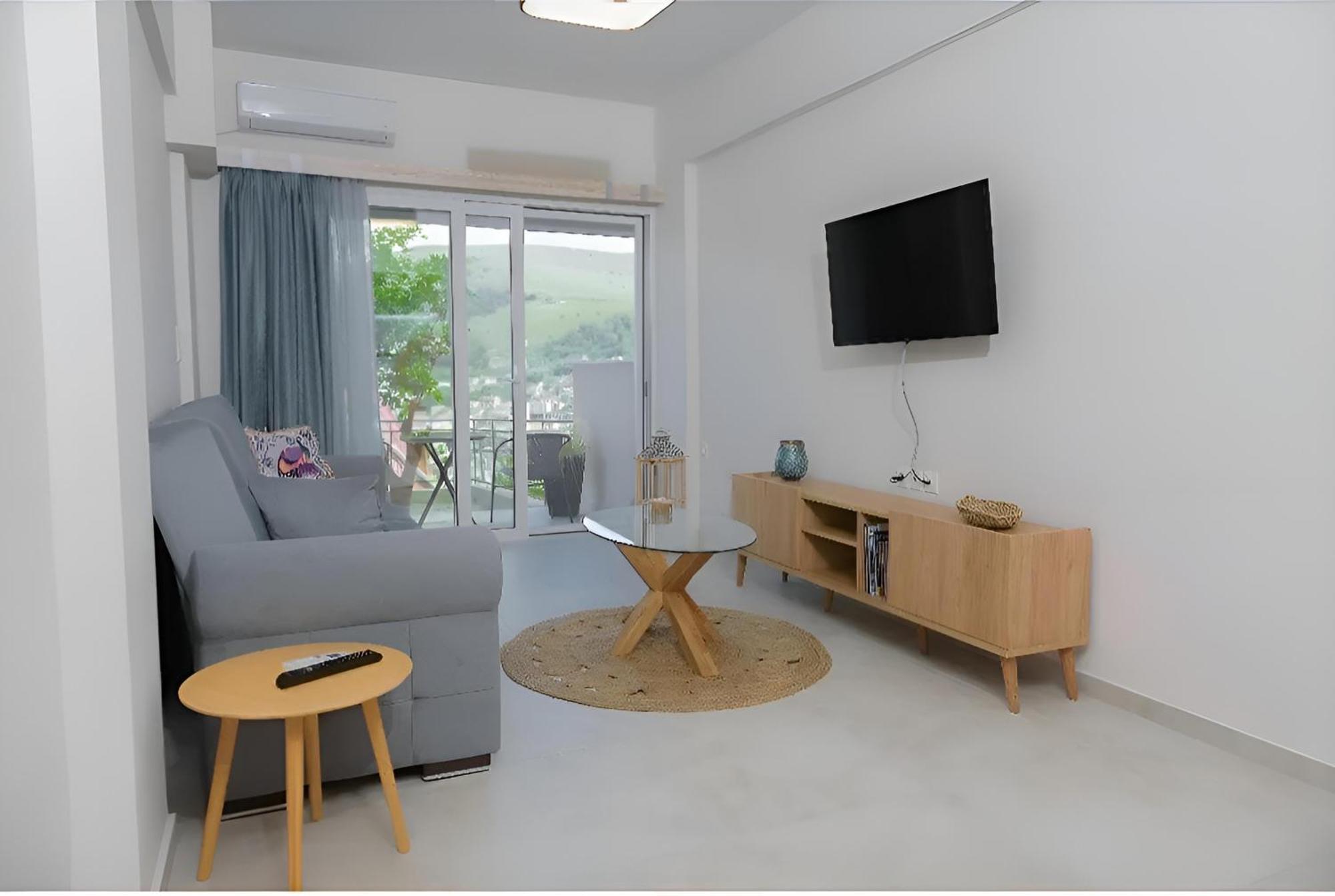 Peacock House Апартаменты Амфилохия